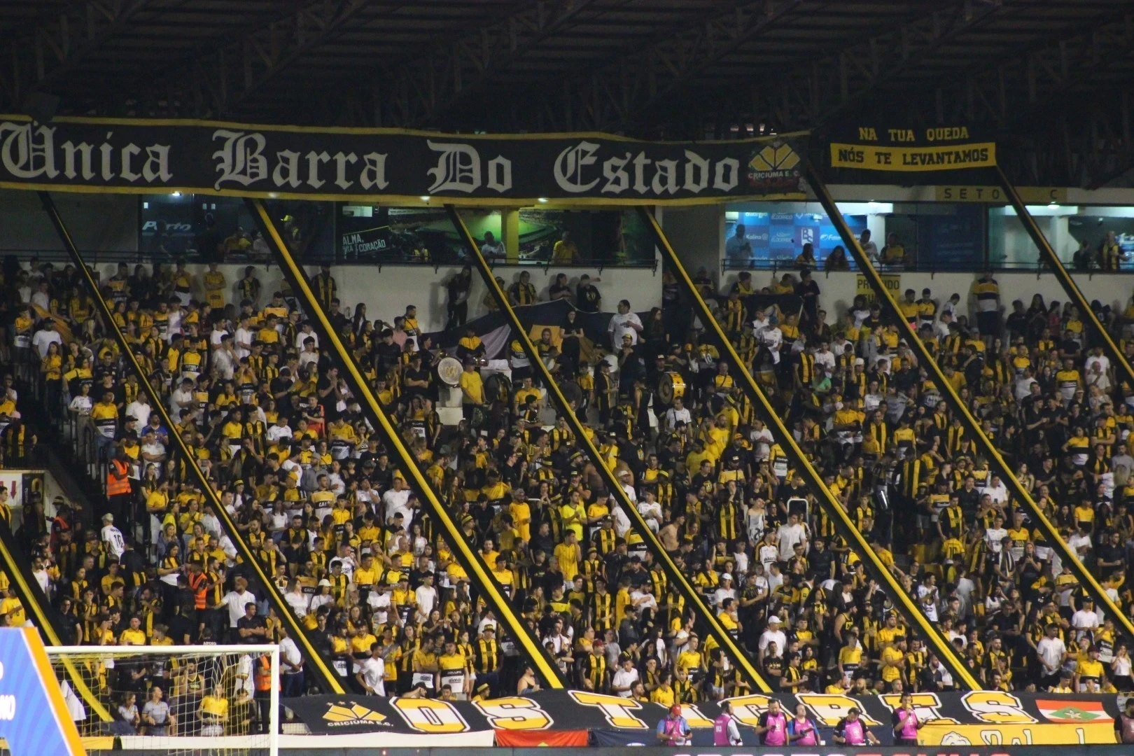 Torcida Os Tigres se manifesta contra resultados negativos e afirma: ‘O Criciúma não é brincadeira’