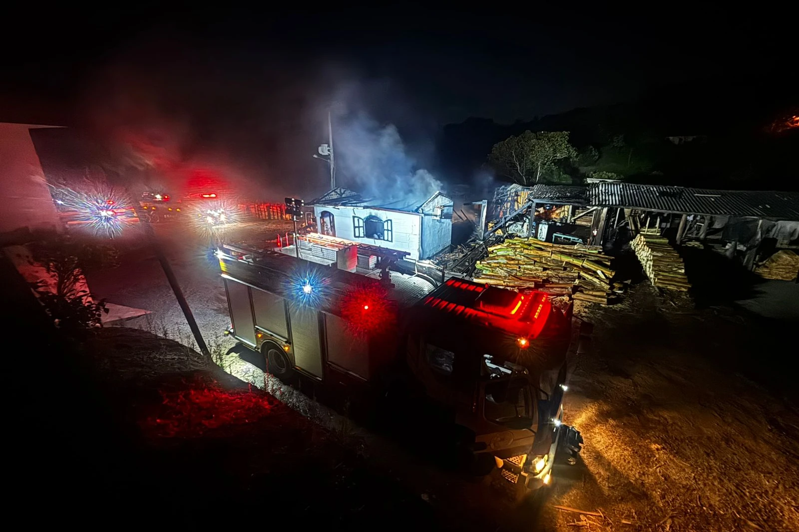 Madeireira é atingida por incêndio em Siderópolis