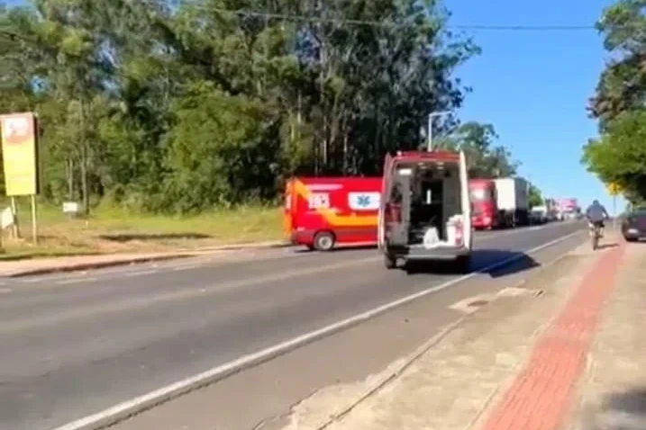Motociclista morre após colisão com caminhão em Criciúma
