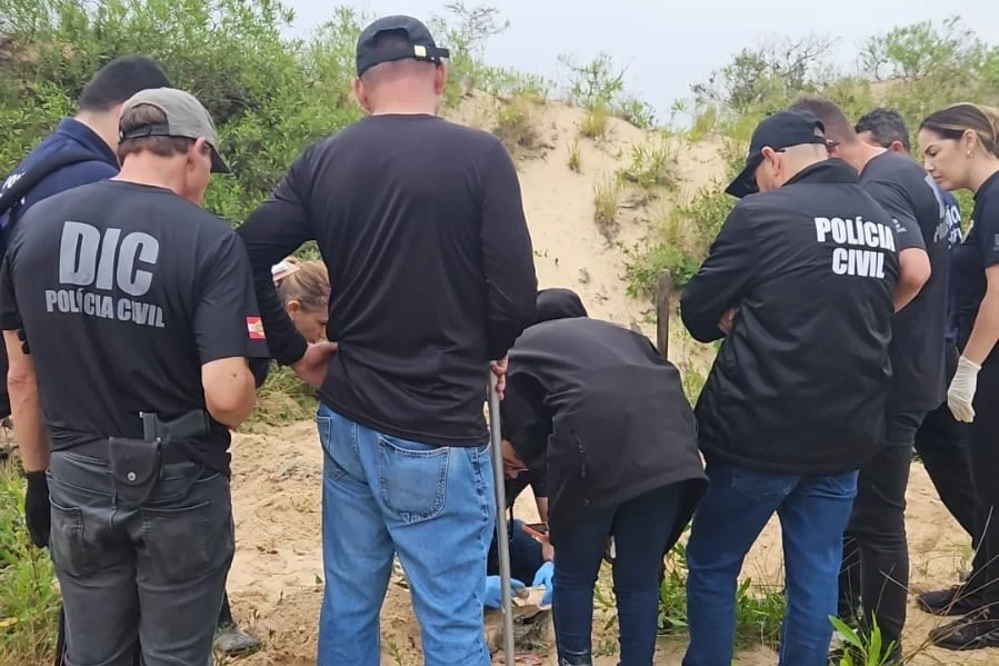 Polícia encontra enterrado em Balneário Rincão corpo que pode ser de adolescente desaparecida