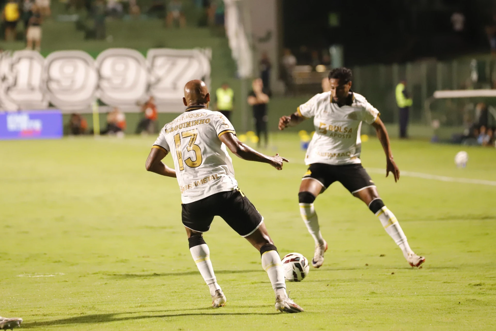 Em jogo marcado por erros, Criciúma perde para o Goiás