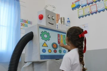 'CompanhIA' nos estudos: professores usam inteligência artificial para estimular raciocínio lógico e crítico