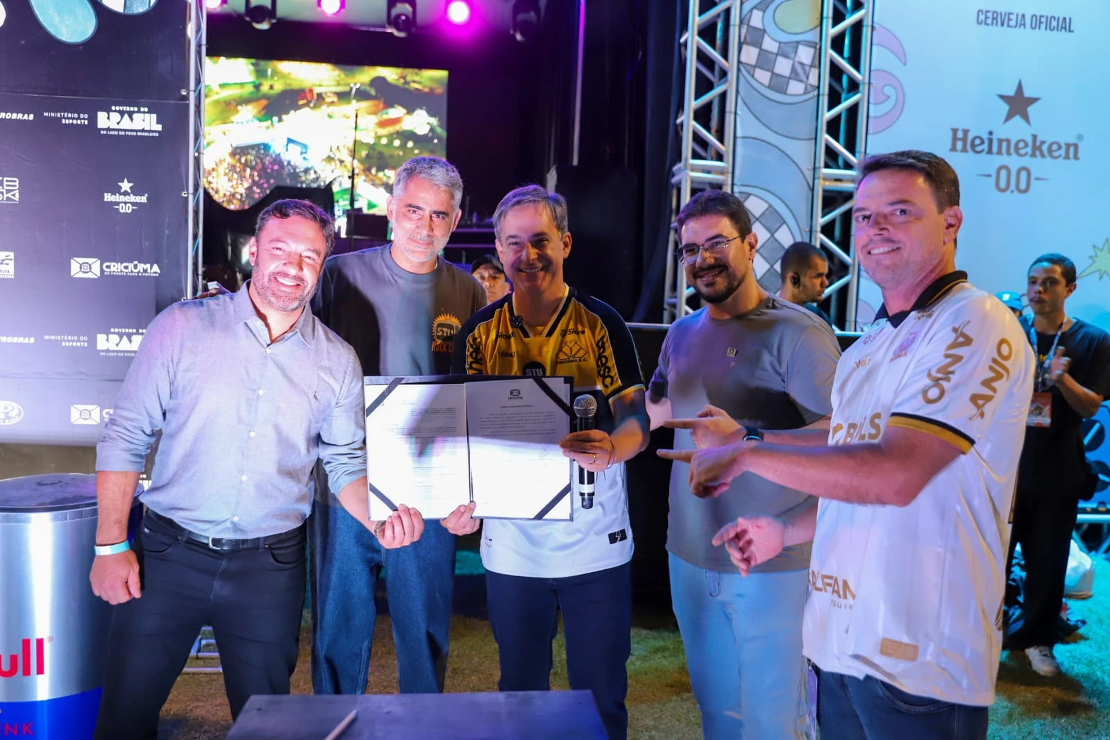 Ordem de serviço é assinada para modernização de pistas de skate em Criciúma
