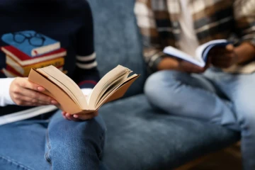 Leitura estrangeira: saiba os benefícios e conheça as dicas para ler livros em inglês