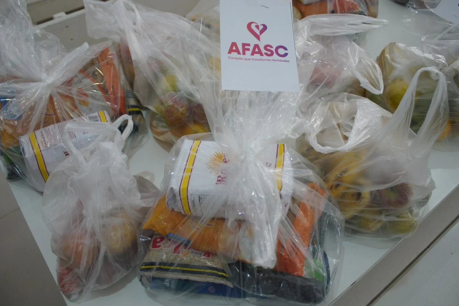 Mais de 860 crianças receberão kits da Afasc para famílias vulneráveis
