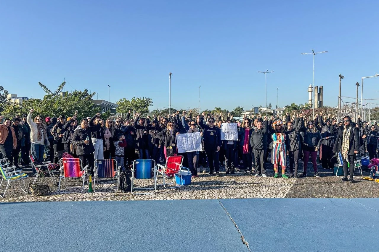 Vídeo: professores da Afasc se unem no Parque da Prefeitura