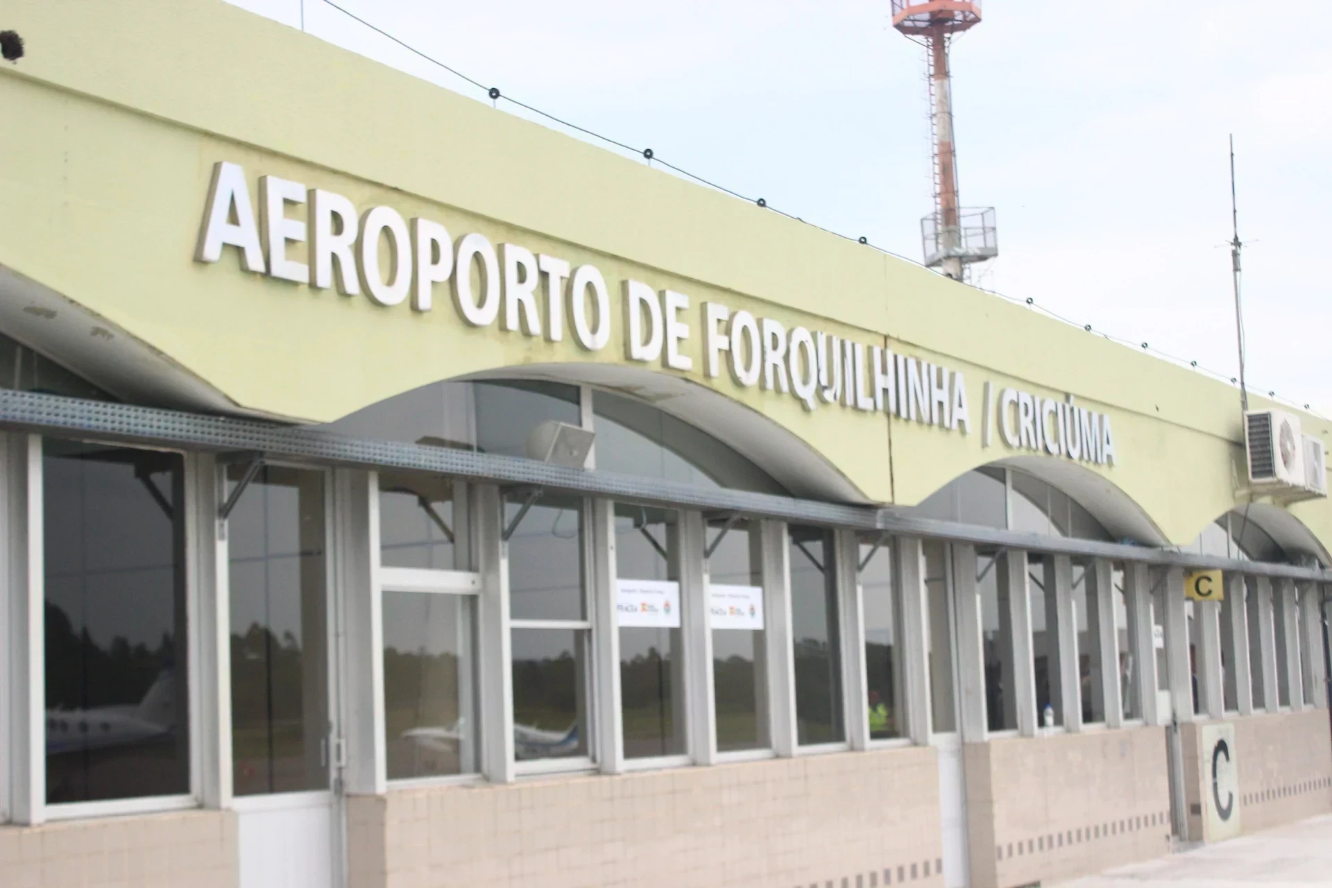 Governo de SC inclui aeroportos do Sul do estado em programa de aviação regional