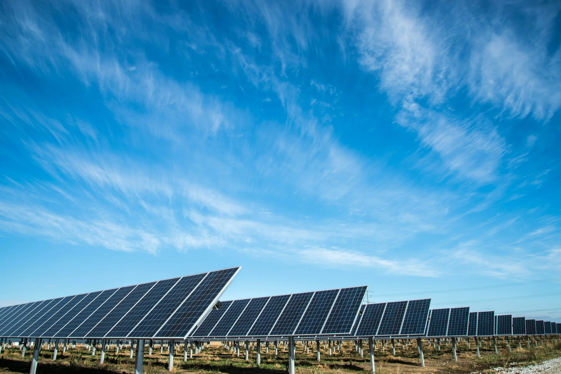 Câmara de Içara analisa proposta para estudo de energia solar em prédios públicos