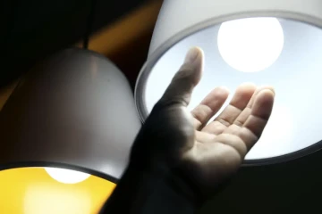 Bandeira tarifária das contas de luz segue amarela em julho