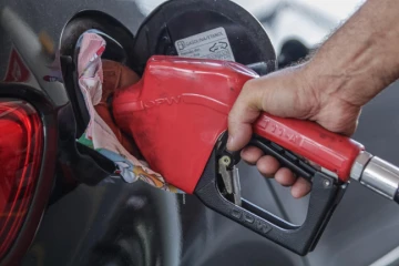 Governo inicia retirada gradual de subsídios aos combustíveis