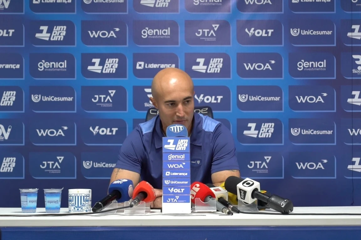 Avaí anuncia desligamento de técnico após nova derrota na Série B