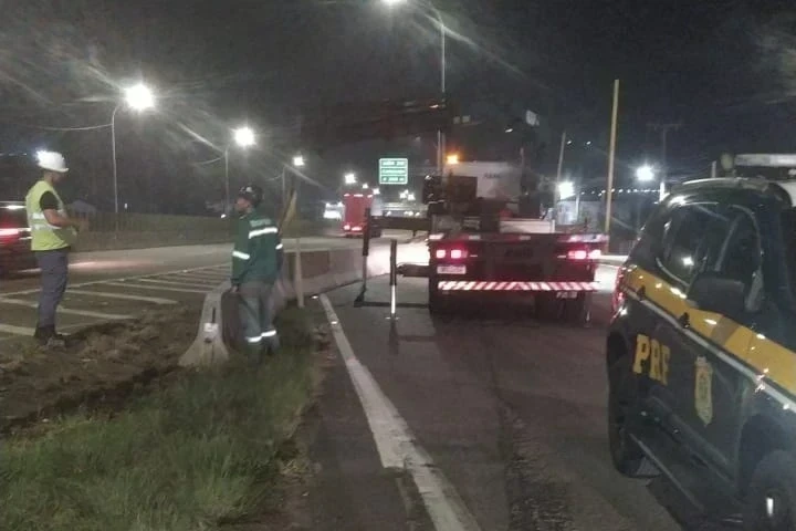 Ponte Anita Garibaldi tem trânsito bloqueado para reparo emergencial; veja os desvios