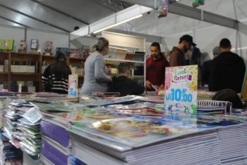 Criciúma: veja as fotos do primeiro dia da 19ª edição da Feira do Livro