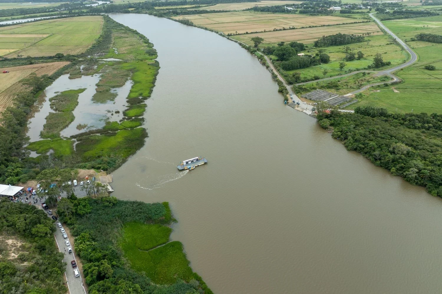 Balsa de Araranguá volta a operar em novo atracadouro