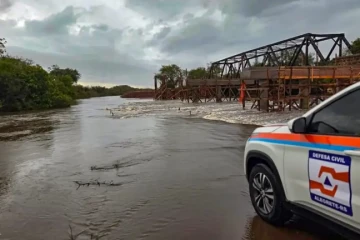 Temporais provocam danos no RS, e Defesa Civil emite alerta em Santa Catarina