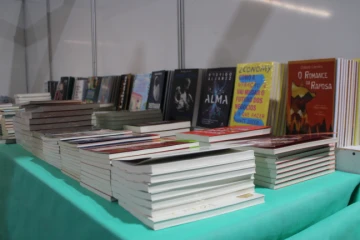 Último dia: programação da Feira do Livro termina neste sábado em Criciúma