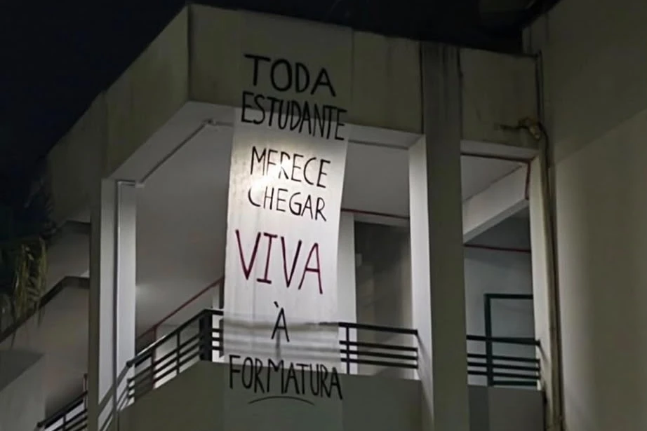 Justiça por Joviana: estudantes da Unesc fazem manifestação após morte de acadêmica
