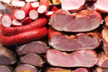 O que bacon, presunto, salsicha e outros têm em comum com o câncer?