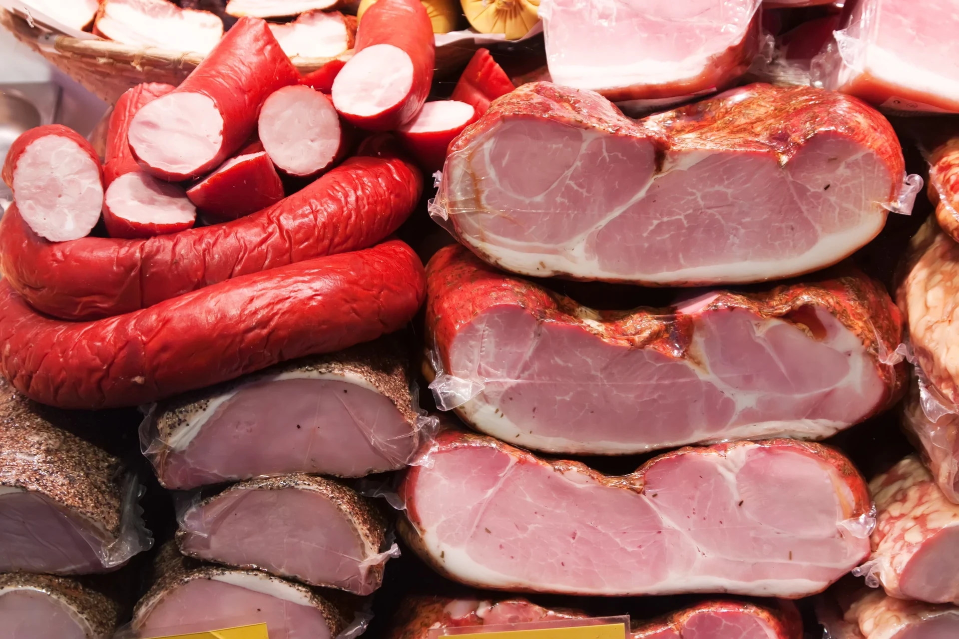 O que bacon, presunto, salsicha e outros têm em comum com o câncer?