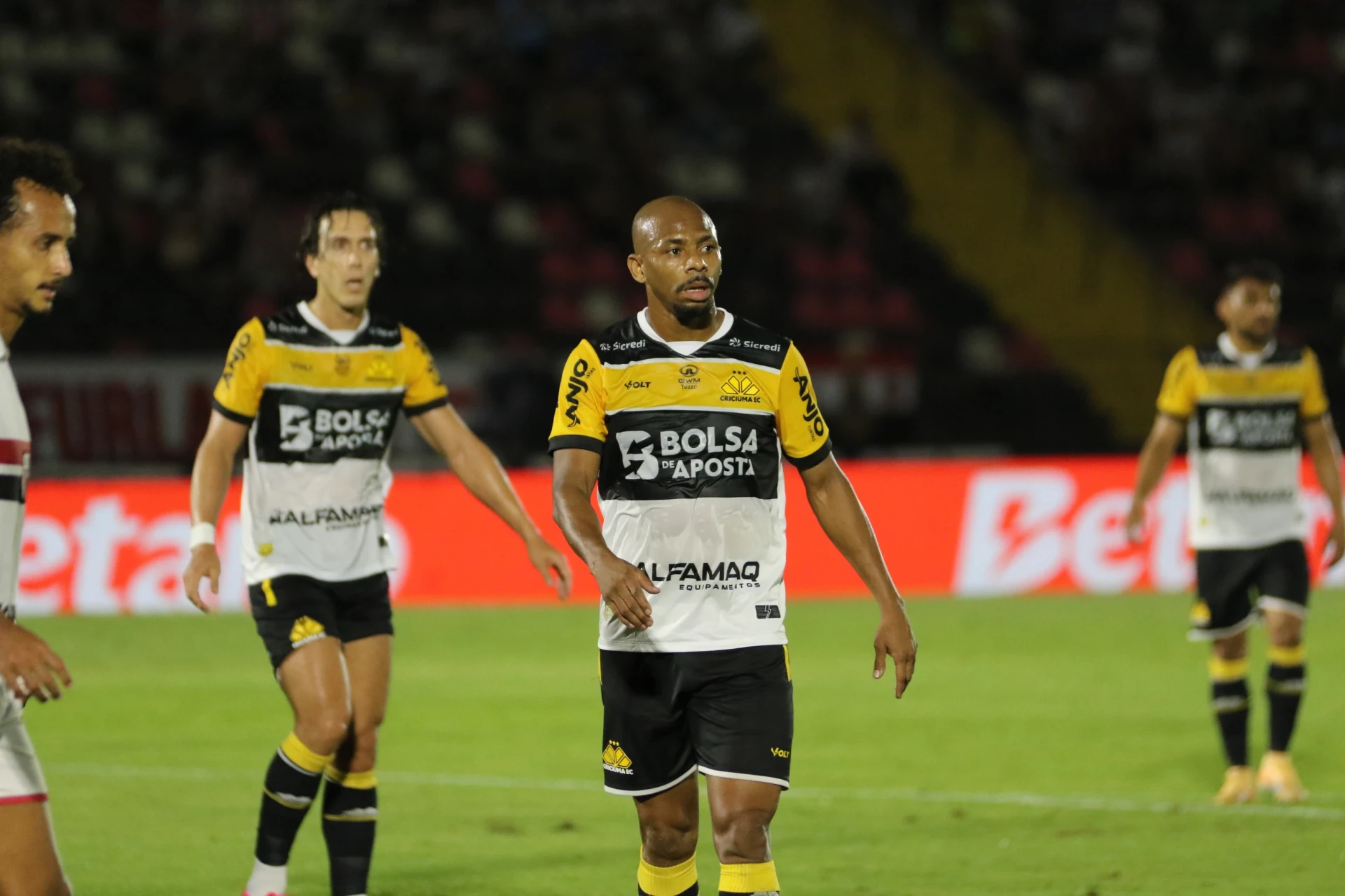 Ao vivo: Criciúma cede empate ao Botafogo-SP no último lance do jogo; veja repercussão