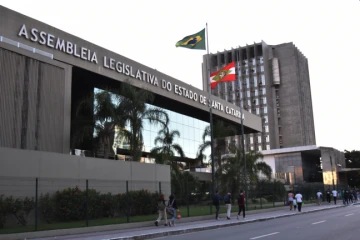 Pelo Estado 19/08: Cai o número de candidatos a deputado estadual em SC