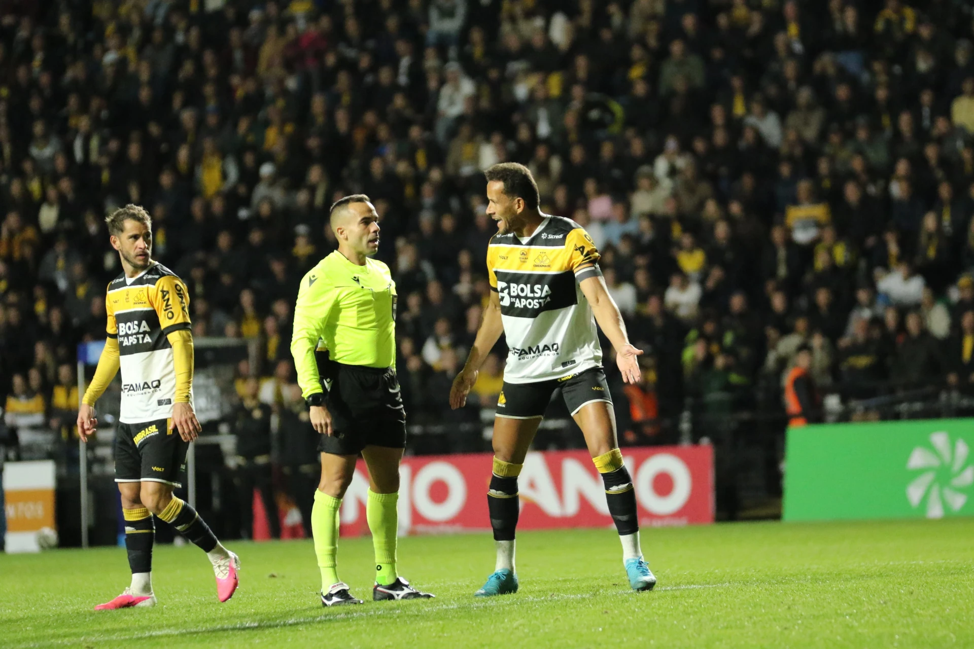 Ao vivo: Criciúma perde no HH, vê liderança ameaçada e acende alerta no returno da Série B