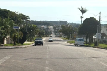 Controlador de velocidade é instalado em rua movimentada de Criciúma