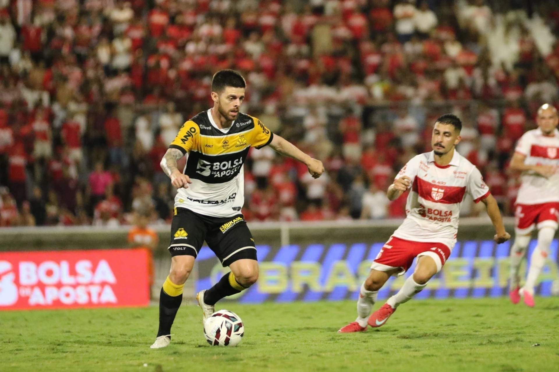 Criciúma perde para o CRB e chega ao terceiro jogo sem vencer na Série B do Brasileiro
