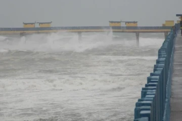 Defesa Civil alerta para mar agitado com ondas de até 3 metros no Litoral Sul