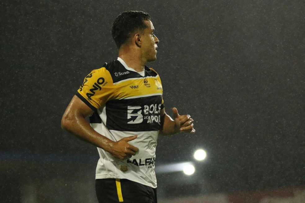 Ao vivo: Crciúma perde mais uma e liga o alerta na Série B