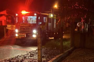 Banheiro de residência é atingido por princípio de incêndio em Forquilhinha