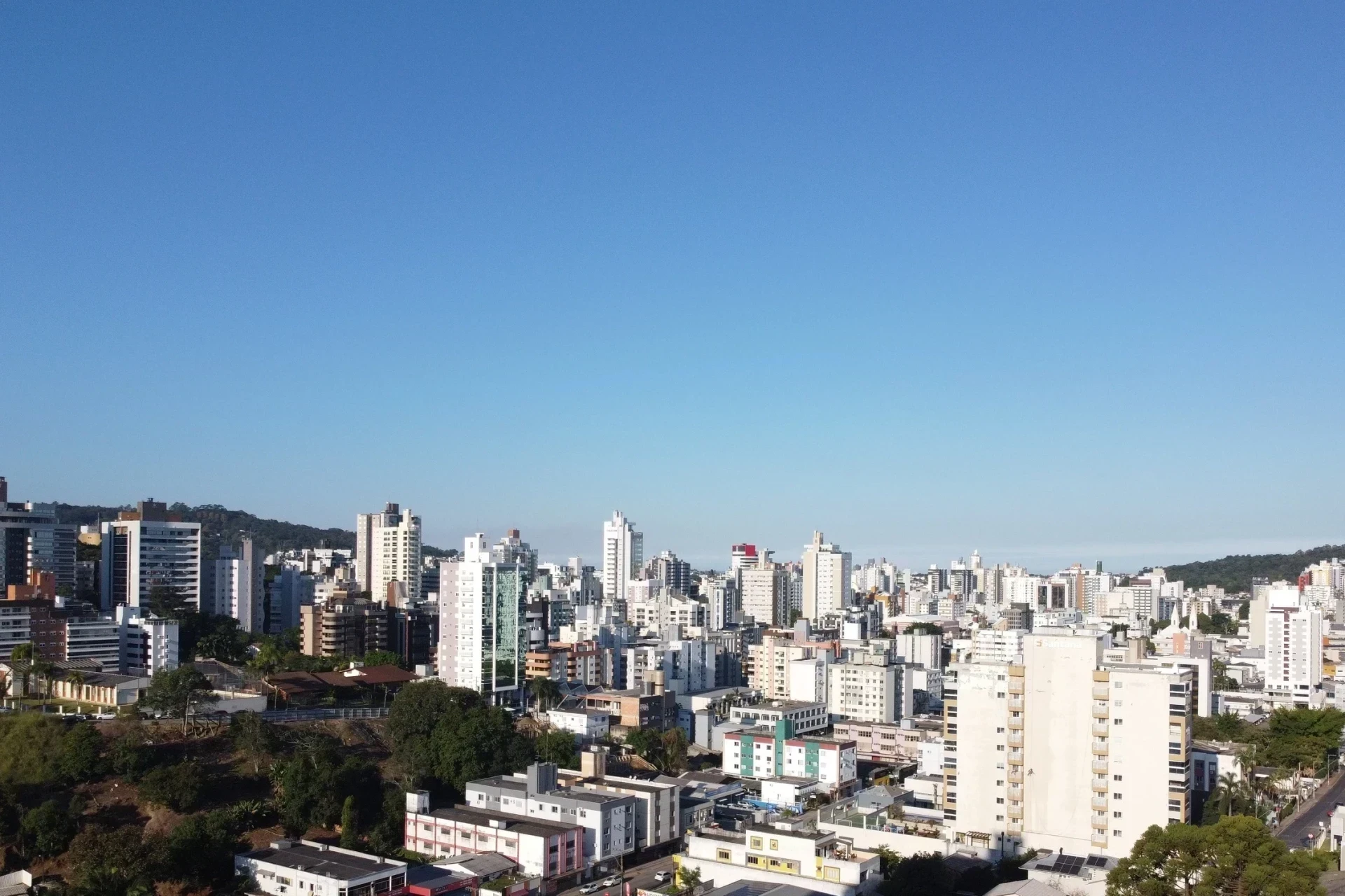 Quarta-feira será marcada por céu ensolarado e temperaturas amenas em Criciúma