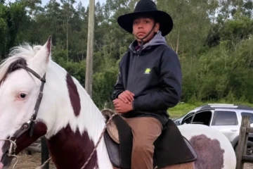 Adolescente de 13 anos morre no hospital após atropelamento; motociclista sem CNH fugiu do local