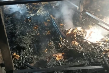 Bombeiros são acionados após estufa de fumo ser atingida por incêndio