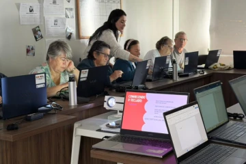 Cocal do Sul inicia alfabetização digital para idosos com foco na prevenção de golpes