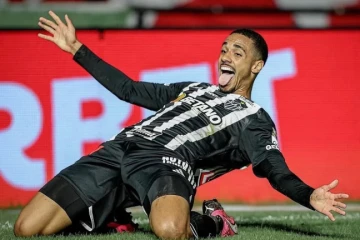 De peixinho e no último lance: novo zagueiro do Criciúma marcou único gol como profissional no Heriberto Hülse