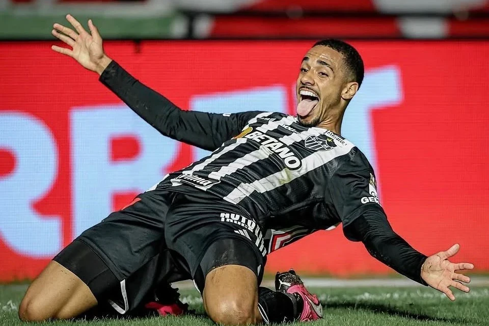 De peixinho e no último lance: novo zagueiro do Criciúma marcou único gol como profissional no Heriberto Hülse