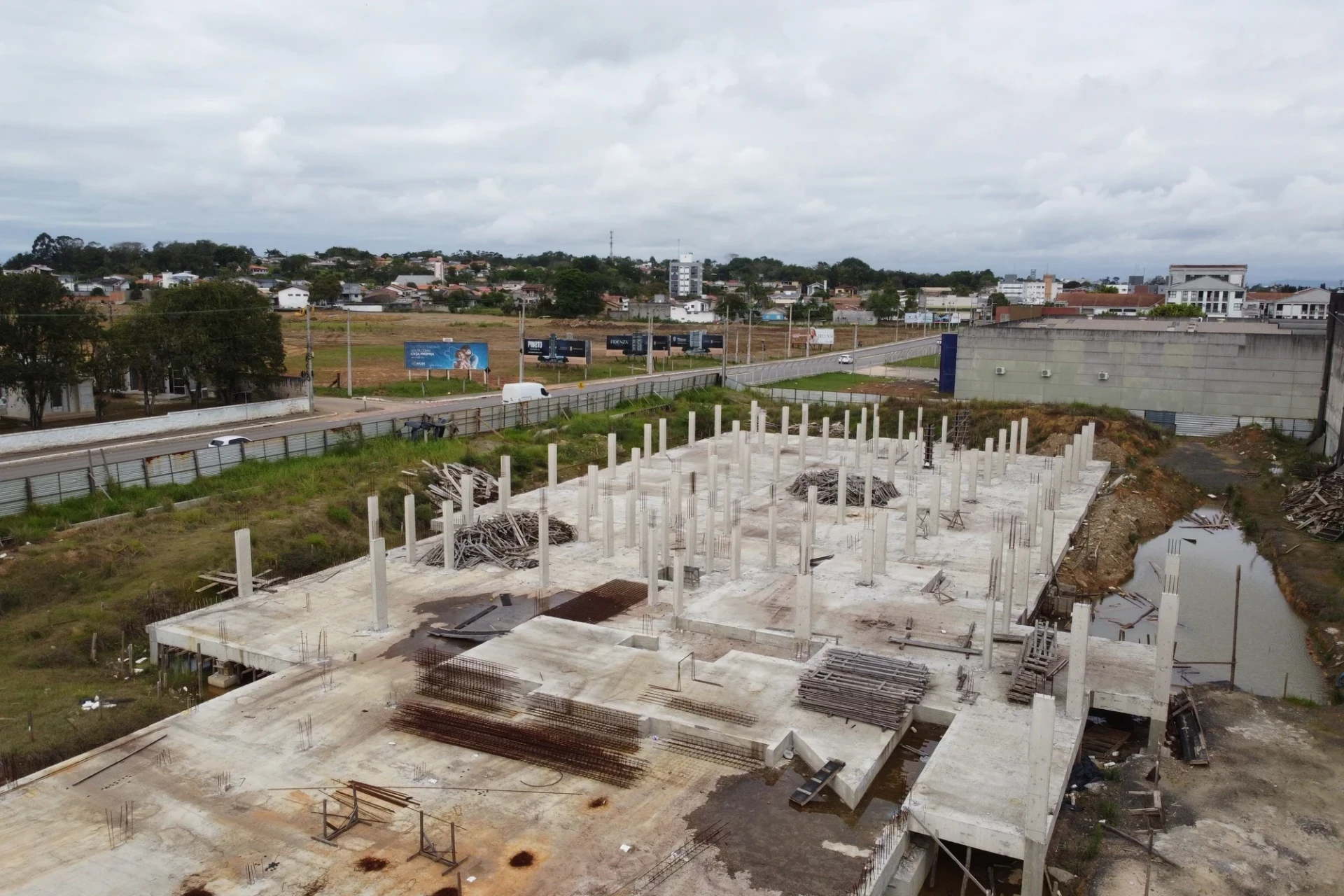 Após meses de paralisação, obras da nova sede da Câmara de Criciúma serão retomadas; veja vídeo e fotos