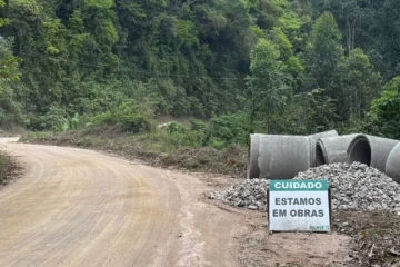 Trânsito será interrompido entre Rio América e Belvedere para obras de drenagem em Urussanga