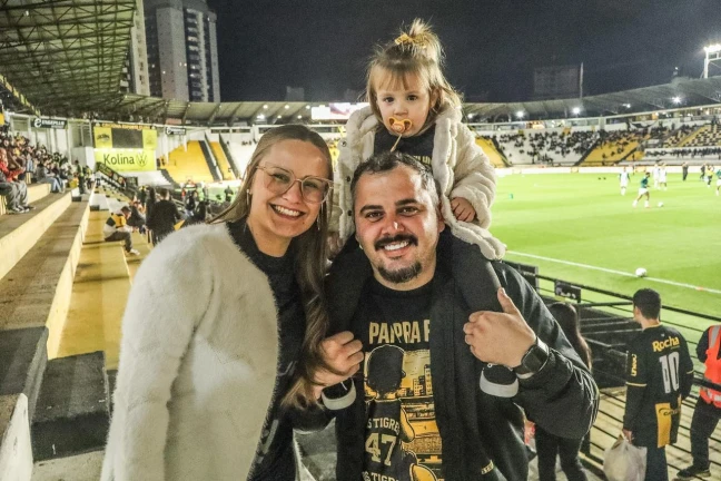 Galeria carvoeira: mais de 10 mil torcedores comemoram vitória do Tigre no Majestoso