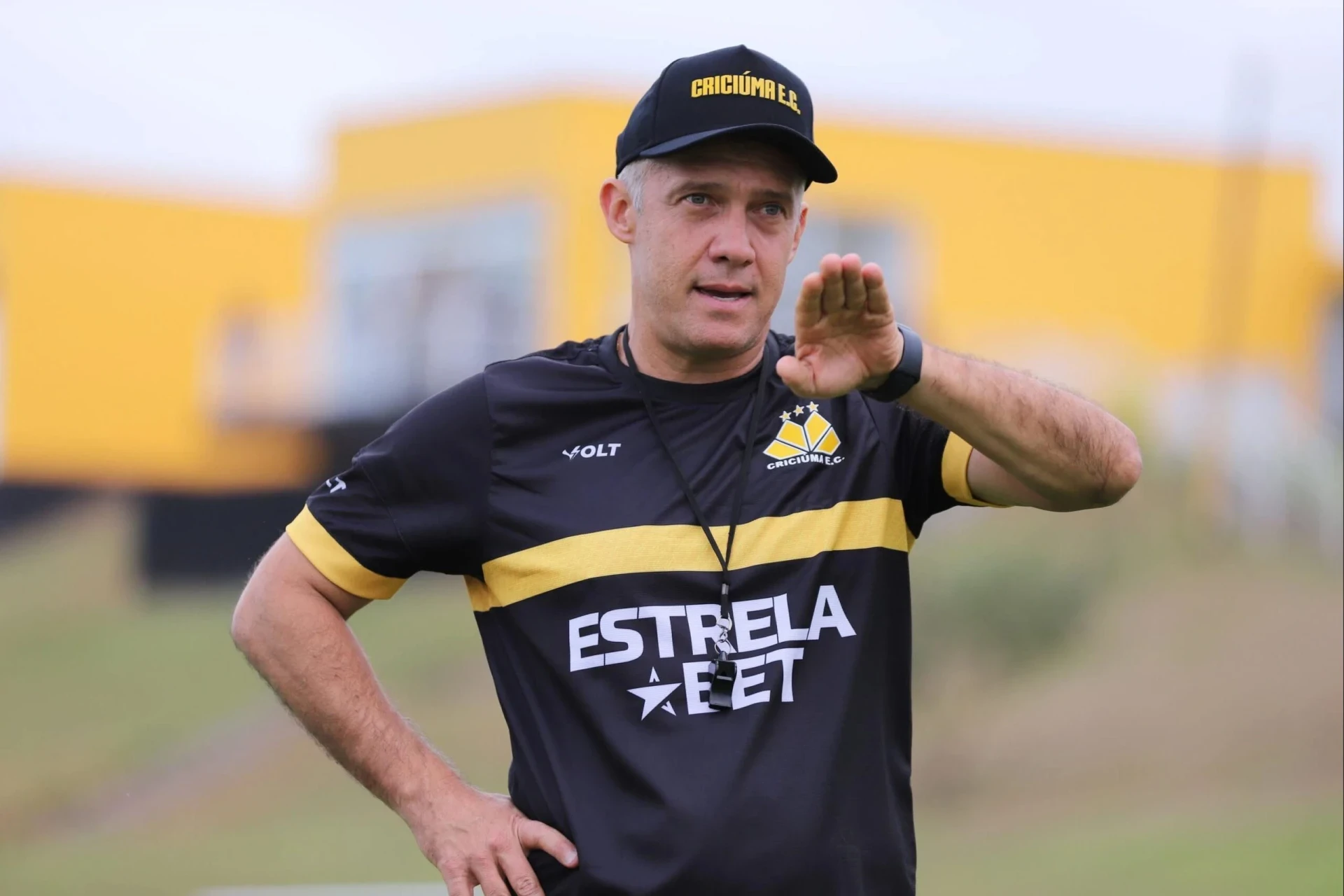Eduardo Baptista agradece torcedor pelo apoio e celebra vitória contra o Cuiabá