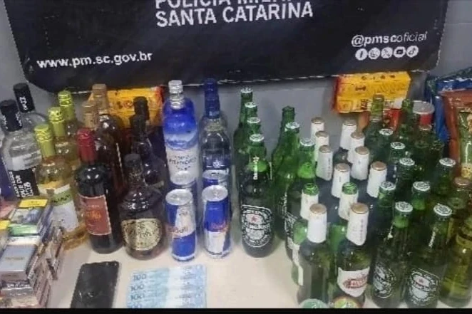 Furto em posto de combustíveis termina com perseguição e quatro presos em Criciúma
