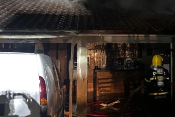 Estabelecimento comercial pega fogo em Lauro Müller