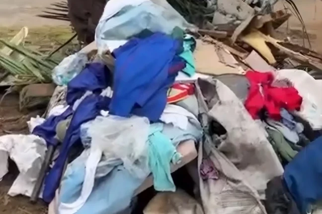 Criciúma: uniformes escolares são encontrados no lixo e prefeito pede conscientização; veja vídeos