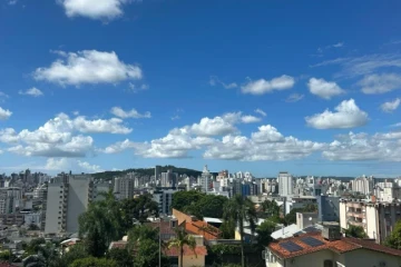 Domingo terá sol entre nuvens e temperaturas baixas em Criciúma
