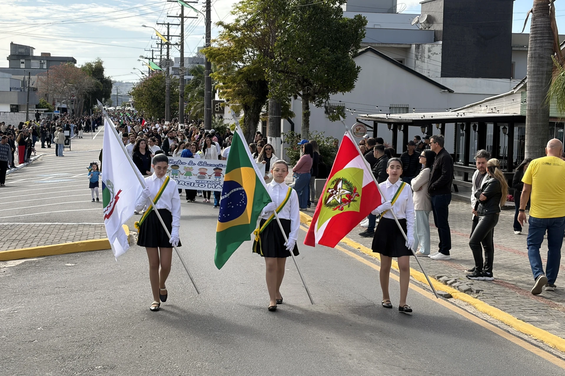 Desfile Cívico reúne milhares de fumacenses em celebração à Independência do Brasil