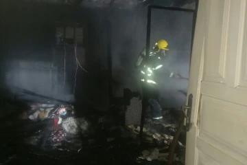 Casa é destruída por incêndio em Balneário Rincão