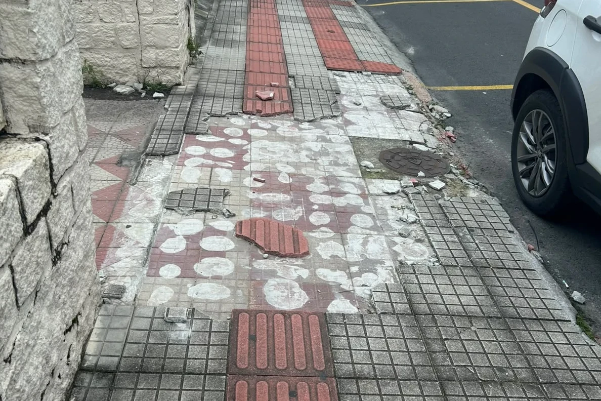 Criciúma: vereador cobra revitalização de calçada após reclamações de moradores