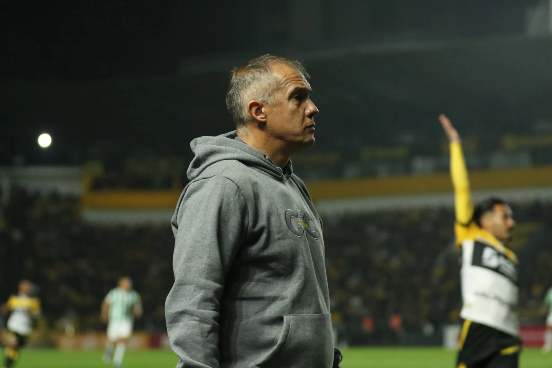 Eduardo Baptista lamenta derrota, analisa partida e garante: “A gente vai subir”