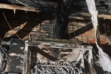Bombeiros são acionados para combater incêndio em sala de TI de mercado